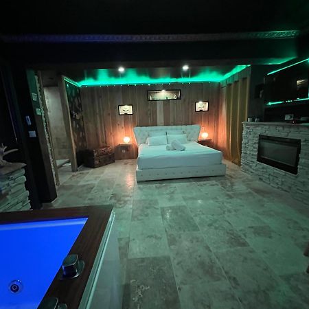 Le Lodge des Charmes 5 étoiles Leves Esterno foto