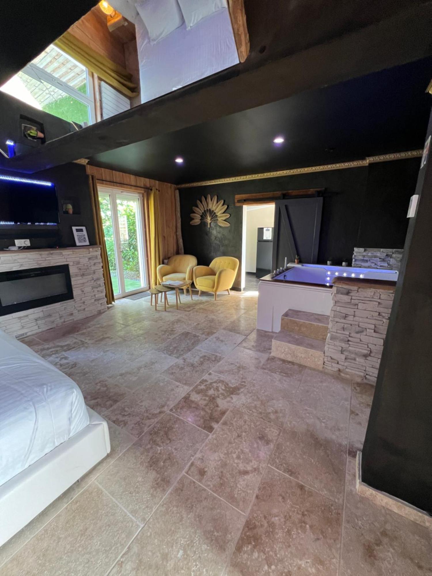 Le Lodge des Charmes 5 étoiles Leves Esterno foto