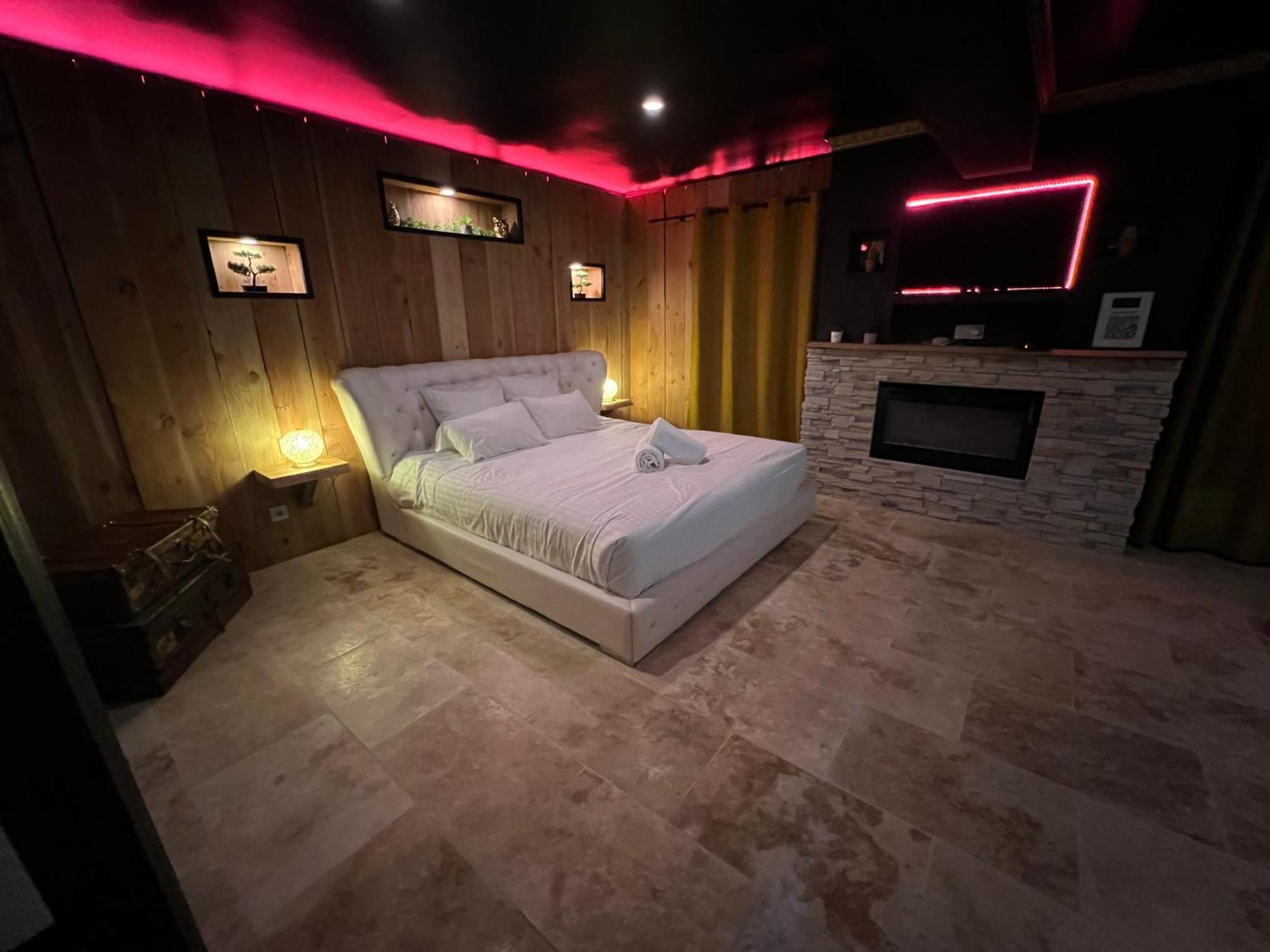 Le Lodge des Charmes 5 étoiles Leves Esterno foto