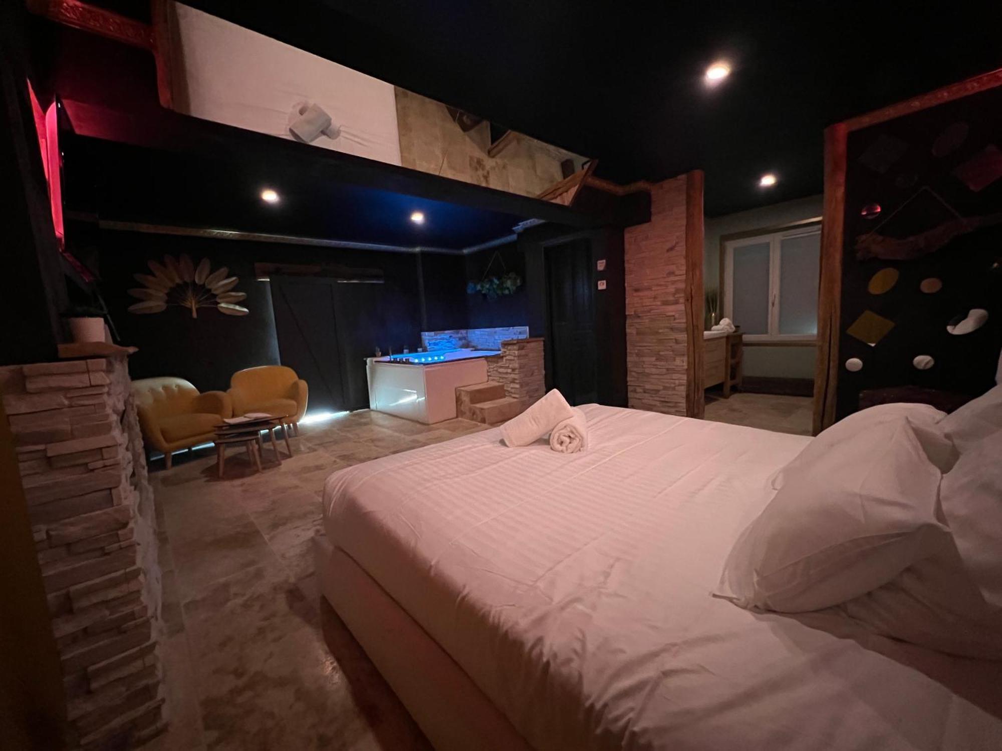 Le Lodge des Charmes 5 étoiles Leves Esterno foto