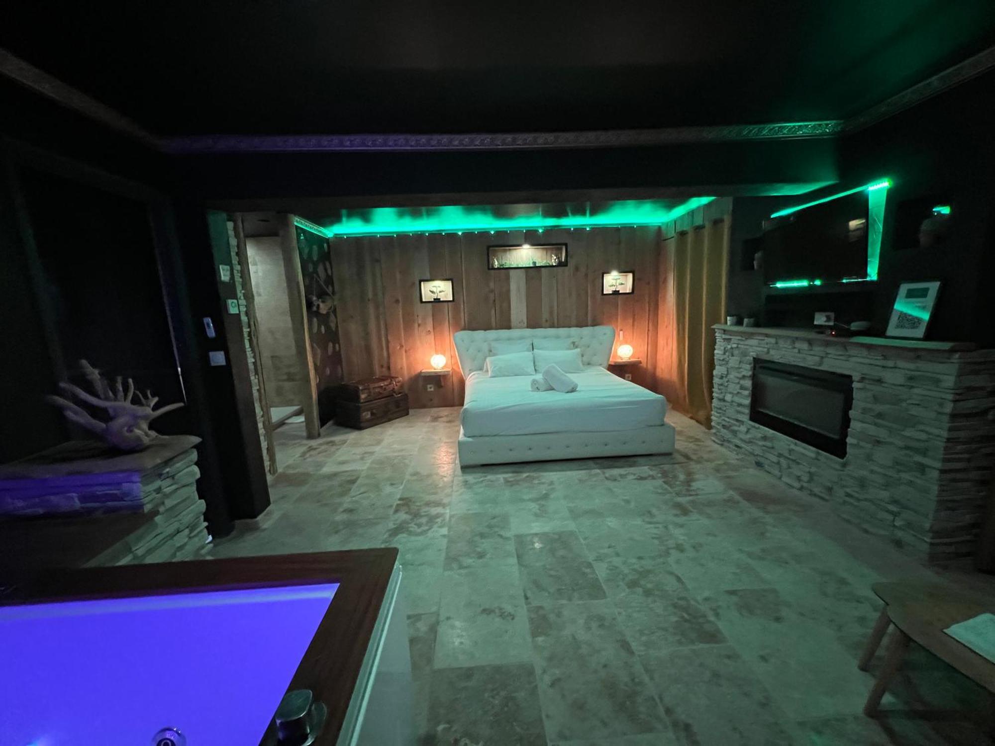 Le Lodge des Charmes 5 étoiles Leves Esterno foto